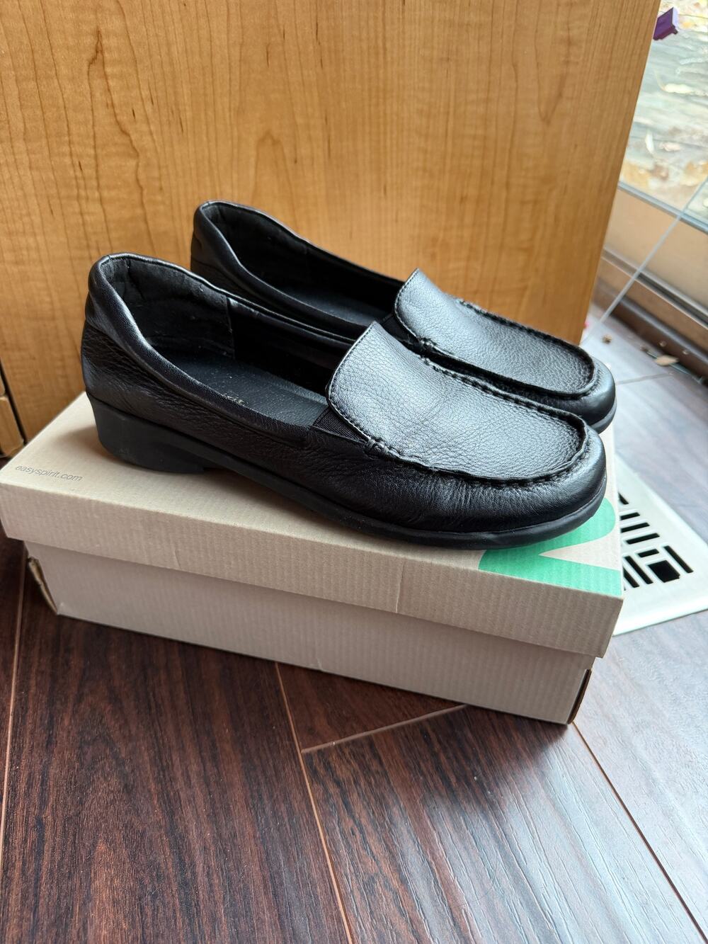 NWOB Easy Spirit Atolls Black Pebbled Leather Loafers Moccasins Women's 8W